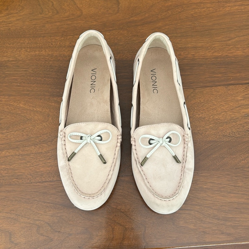 Vionic blush light pink cream loafers size 9 flat suede upper rubber sole